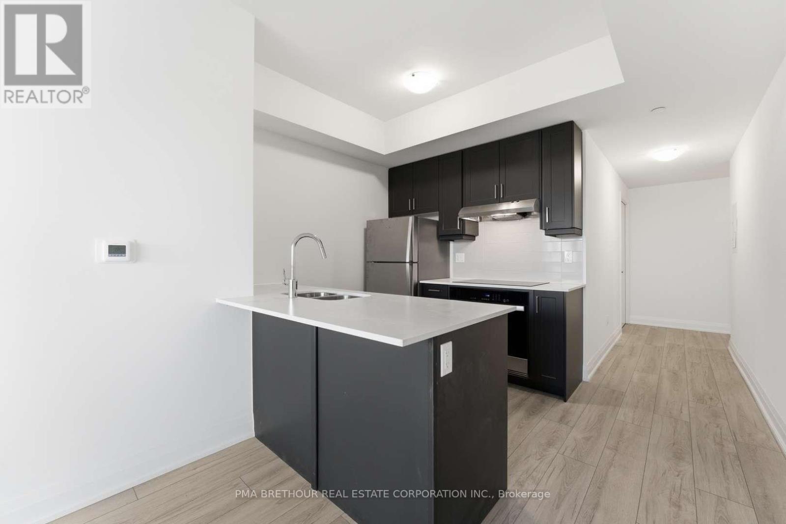 1812 - 1035 Southdown Road Property Photo 4