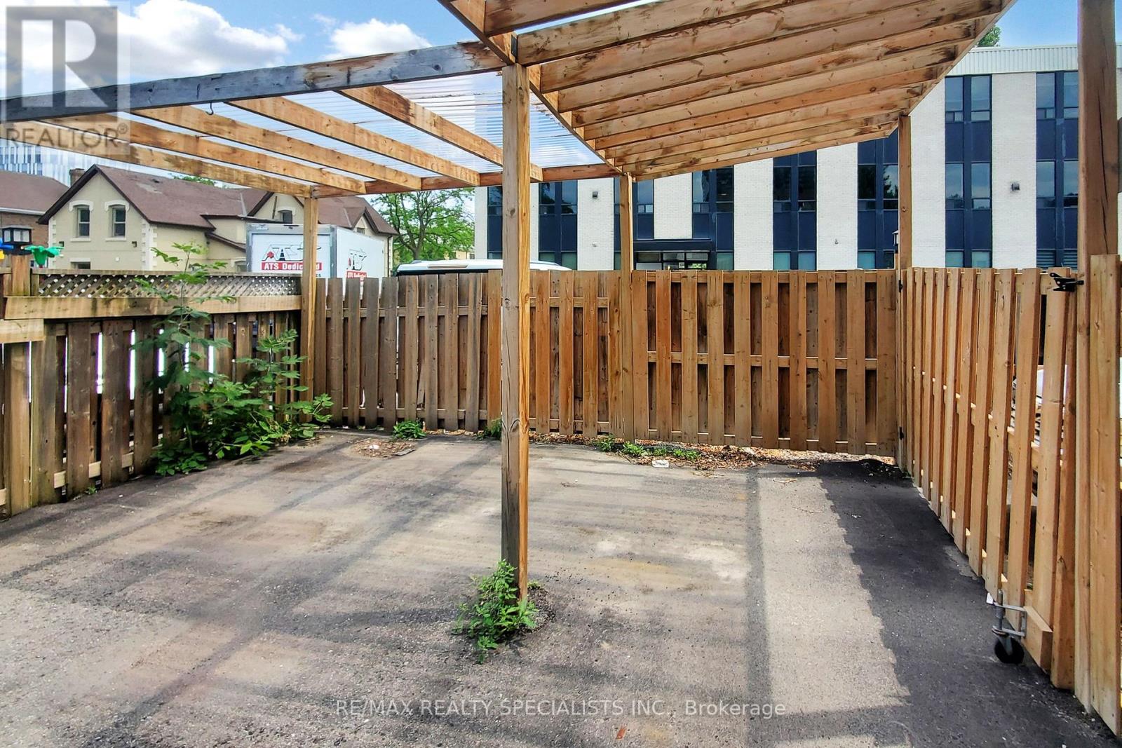 8 Mill Street N Property Photo 24