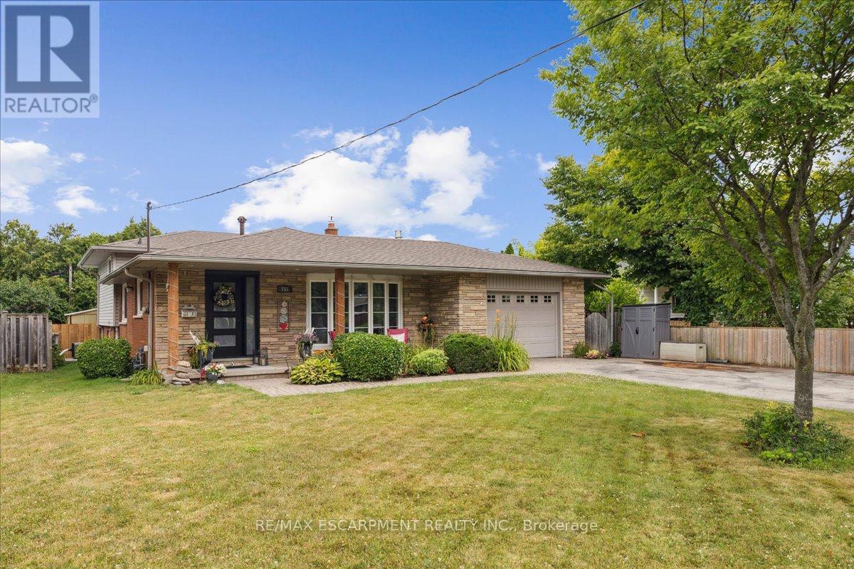 755 Parker Crescent Property Photo 1
