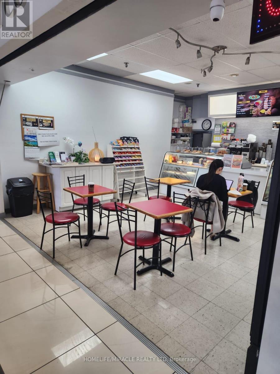 G11 - 2340 Dundas Street W Property Photo 10