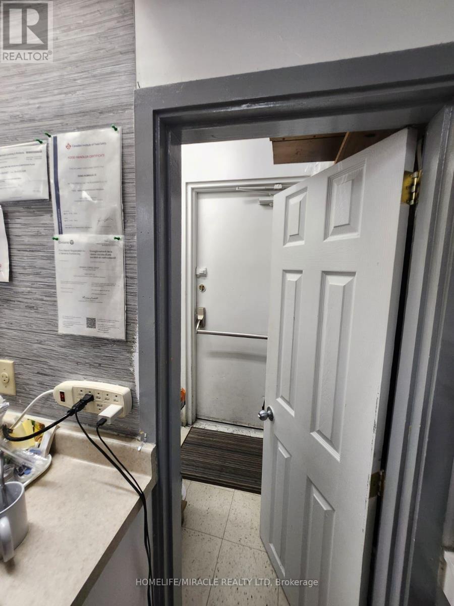 G11 - 2340 Dundas Street W Property Photo 20