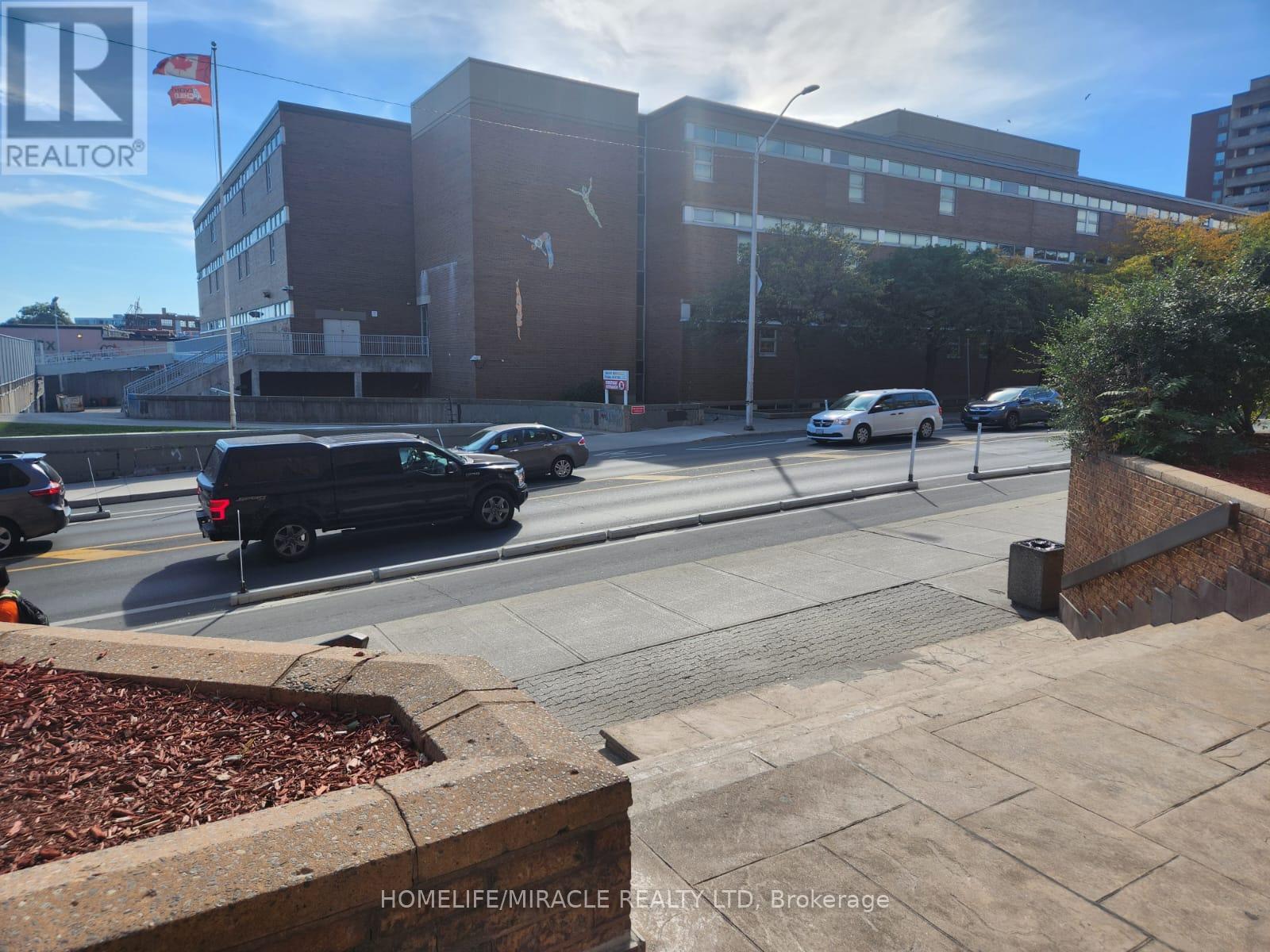 G11 - 2340 Dundas Street W Property Photo 32