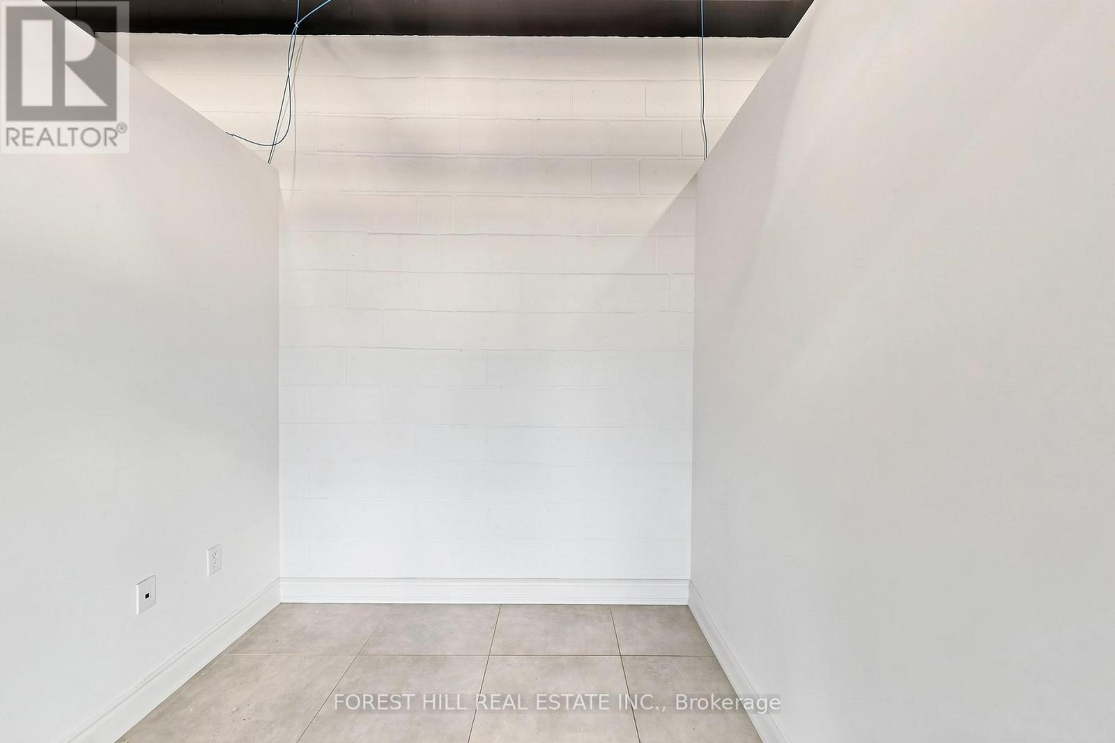 1502 Speers Road Property Photo 8