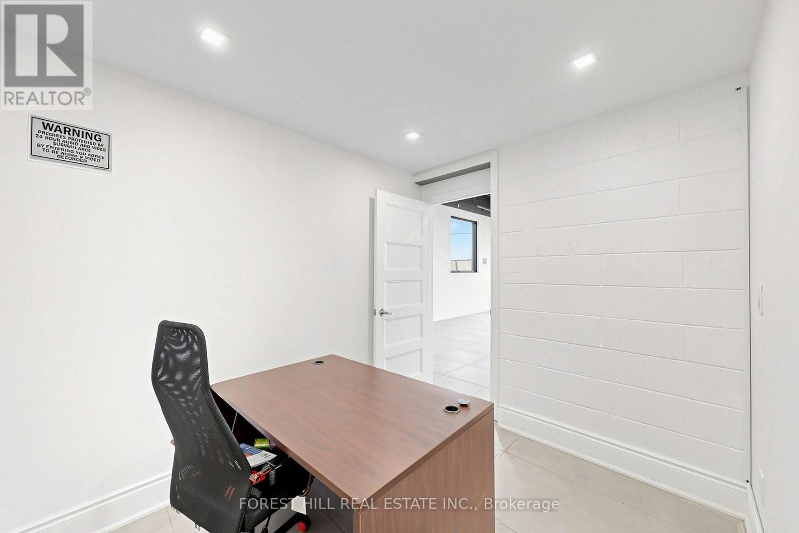 1502 Speers Road Property Photo 9