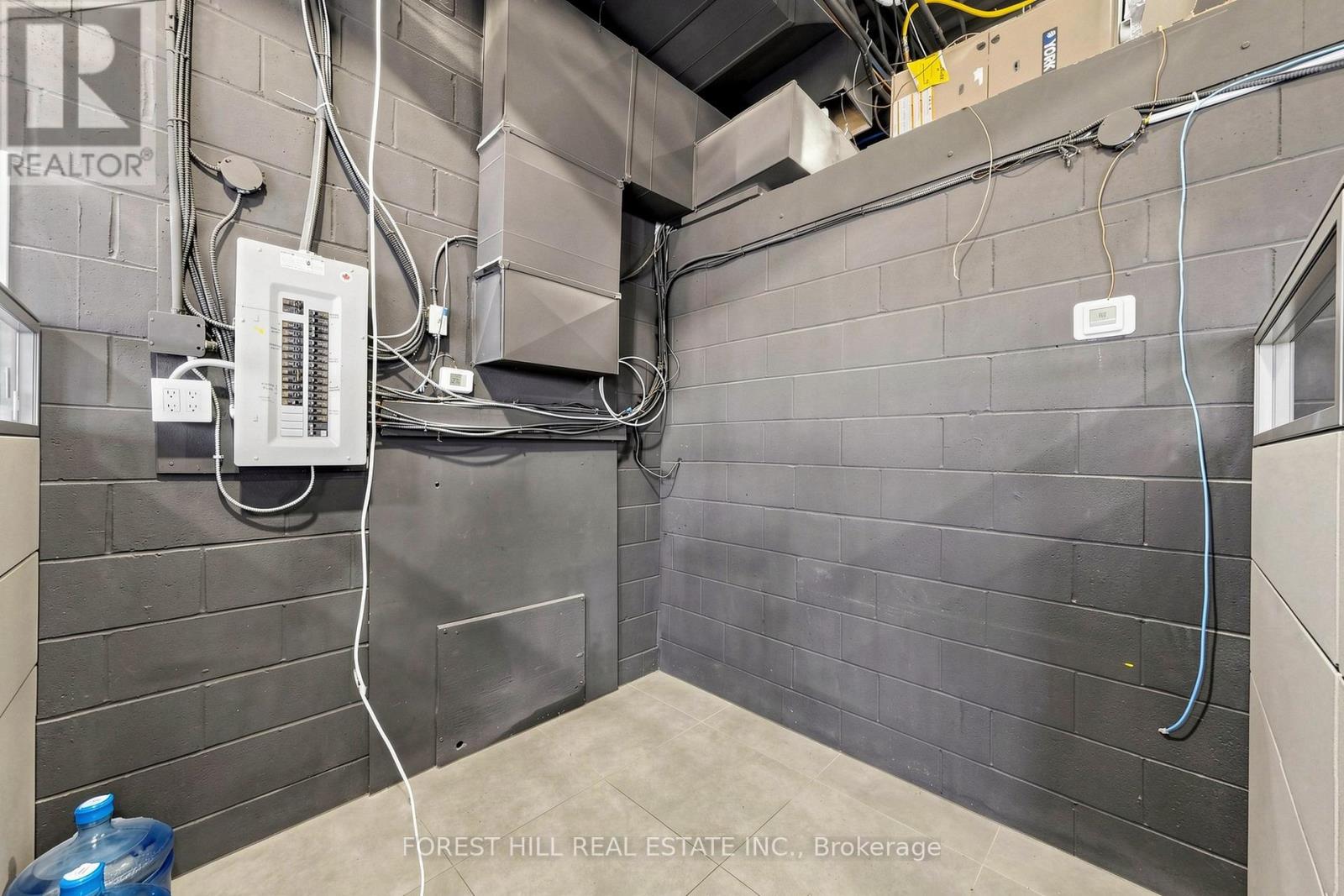 1502 Speers Road Property Photo 11