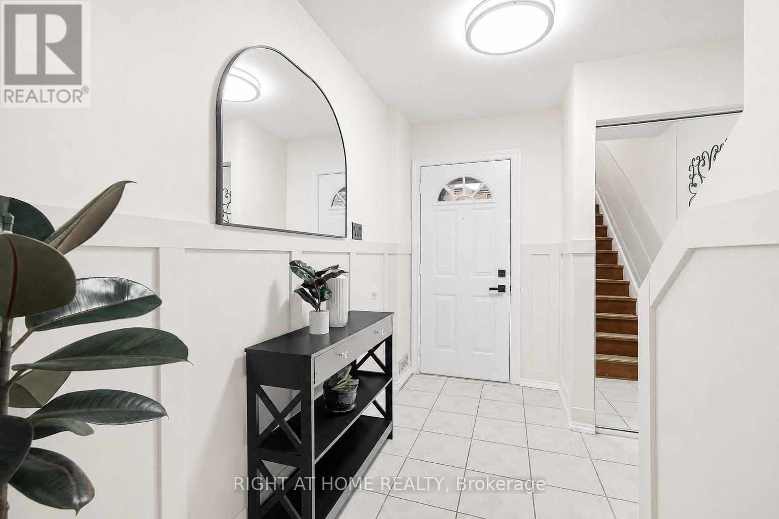 216 Fleetwood Crescent Property Photo 2