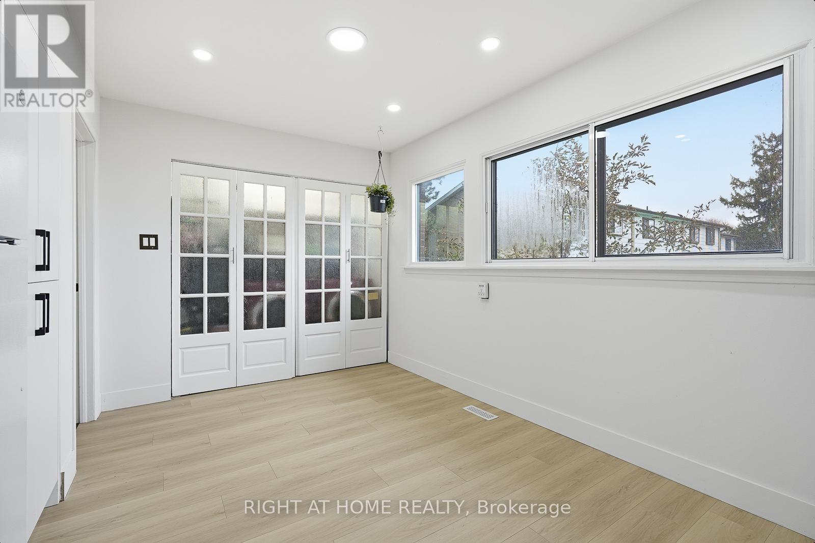 216 Fleetwood Crescent Property Photo 11
