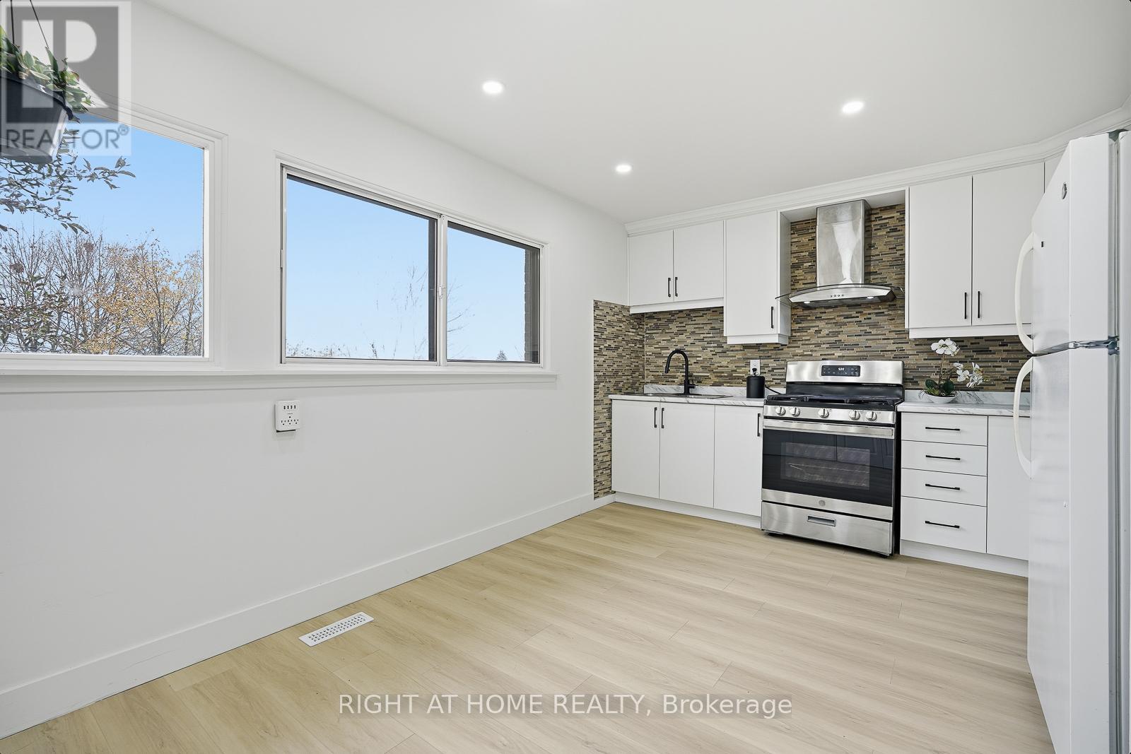 216 Fleetwood Crescent Property Photo 13