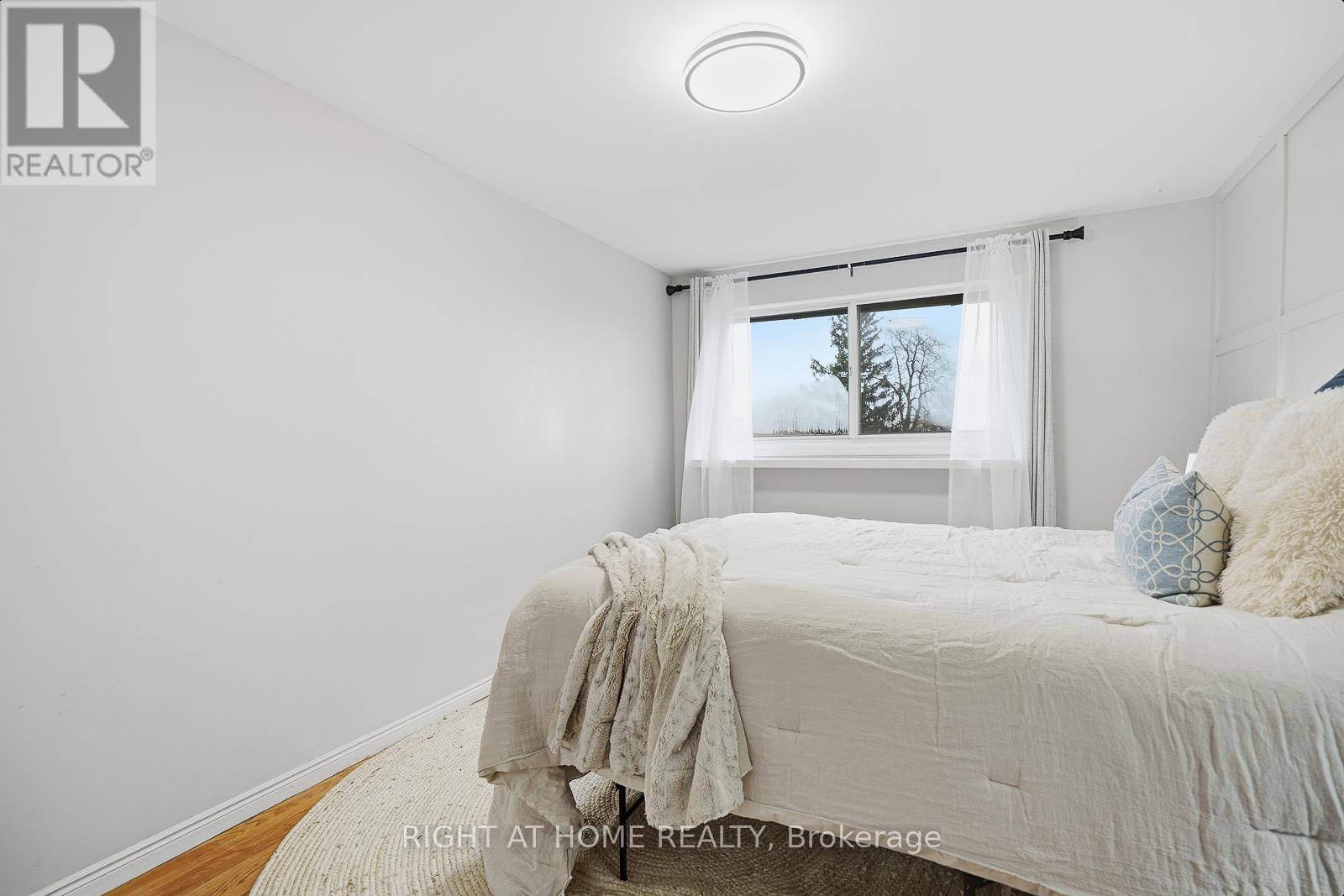 216 Fleetwood Crescent Property Photo 15