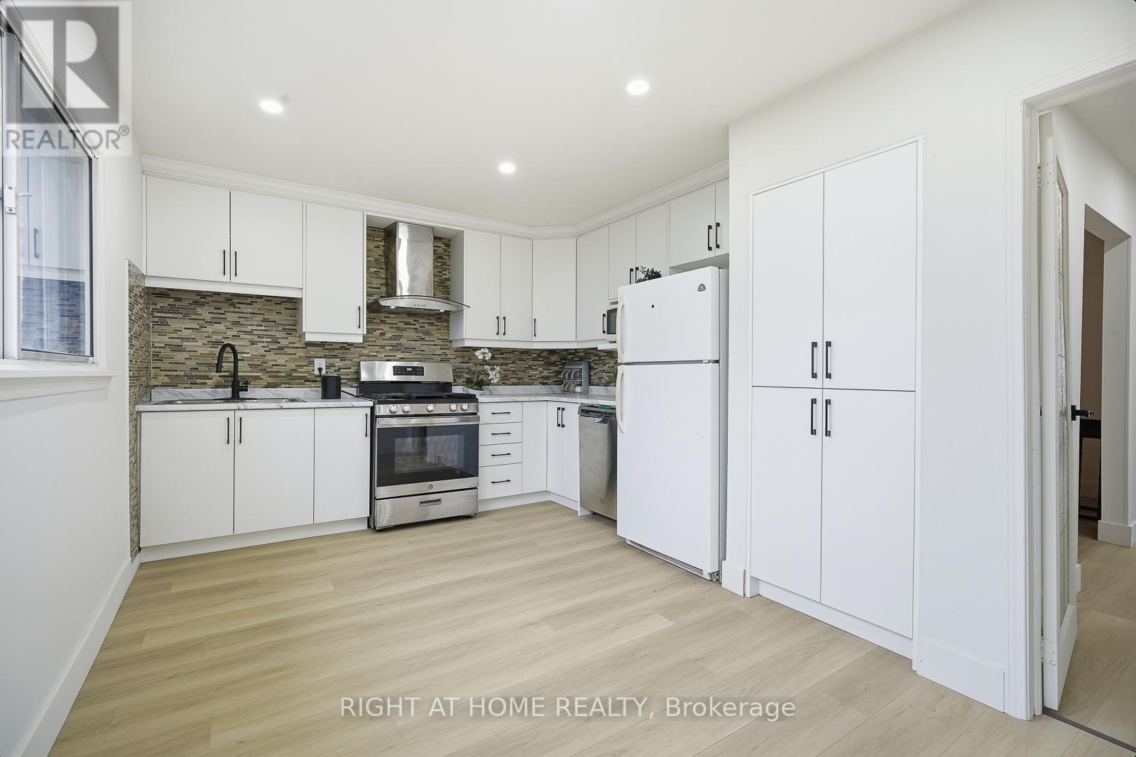 216 Fleetwood Crescent Property Photo 16
