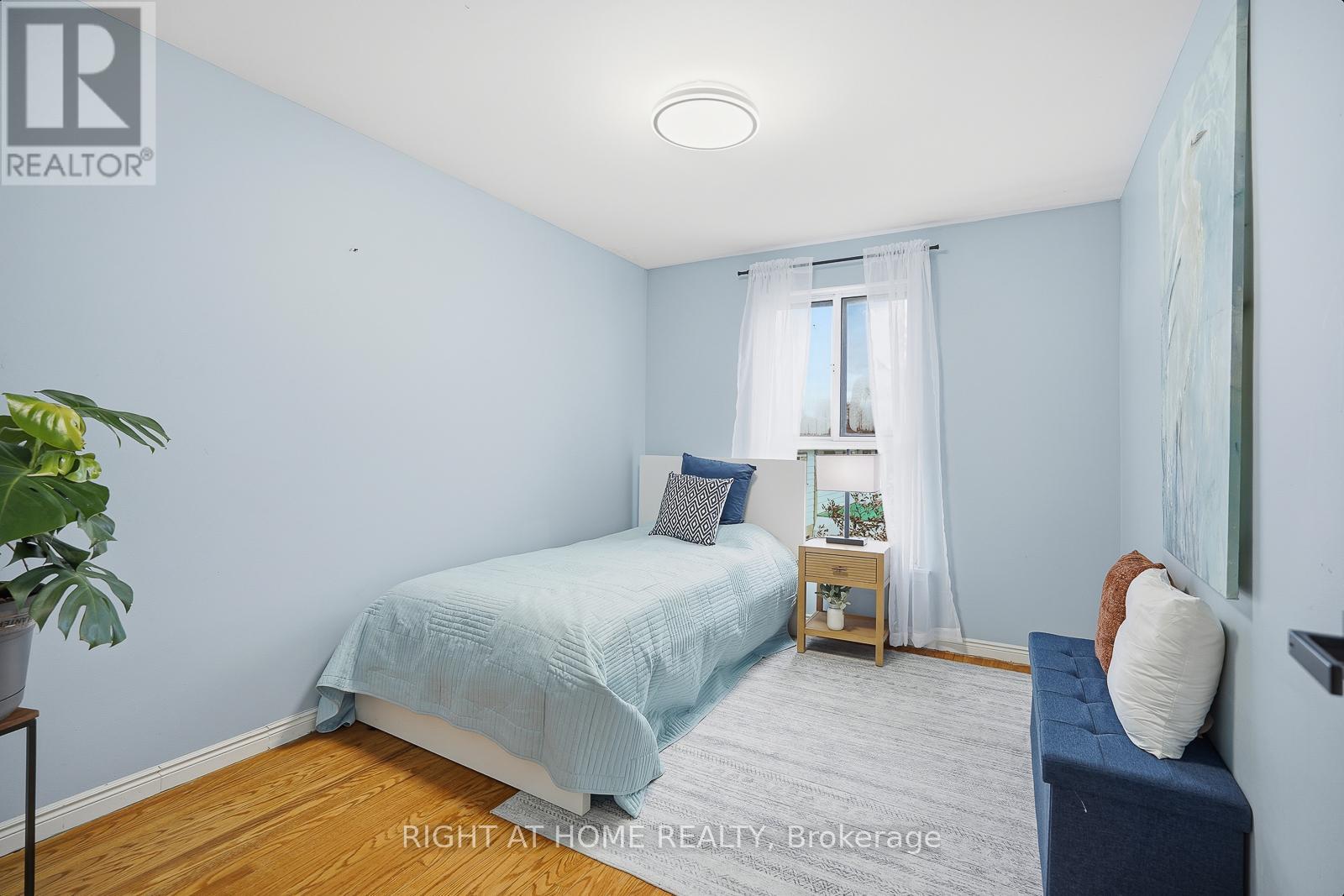 216 Fleetwood Crescent Property Photo 22