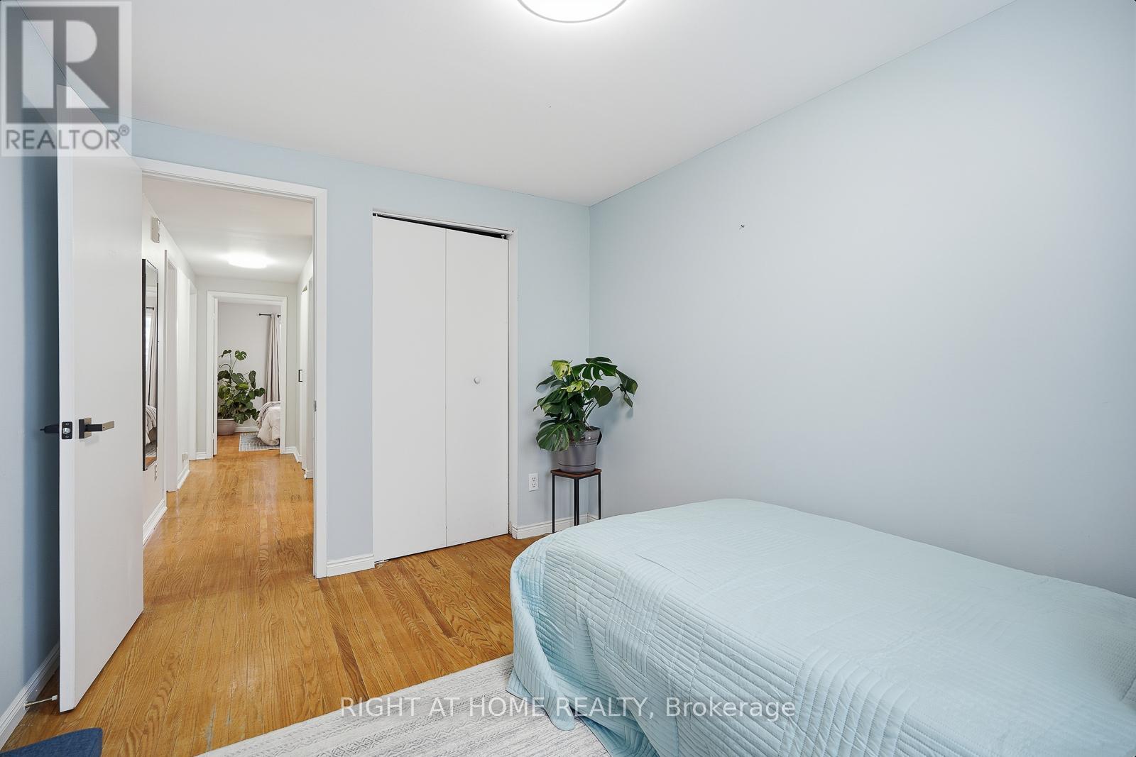 216 Fleetwood Crescent Property Photo 25
