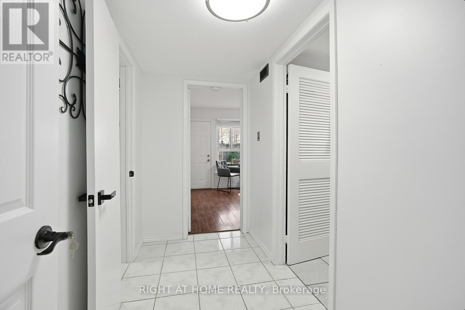 216 Fleetwood Crescent Property Photo 27