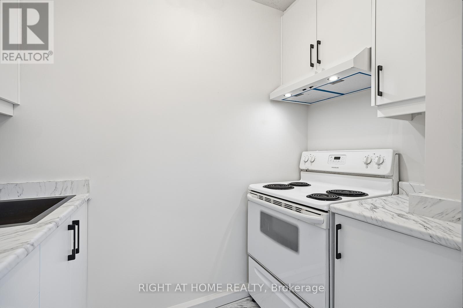 216 Fleetwood Crescent Property Photo 29