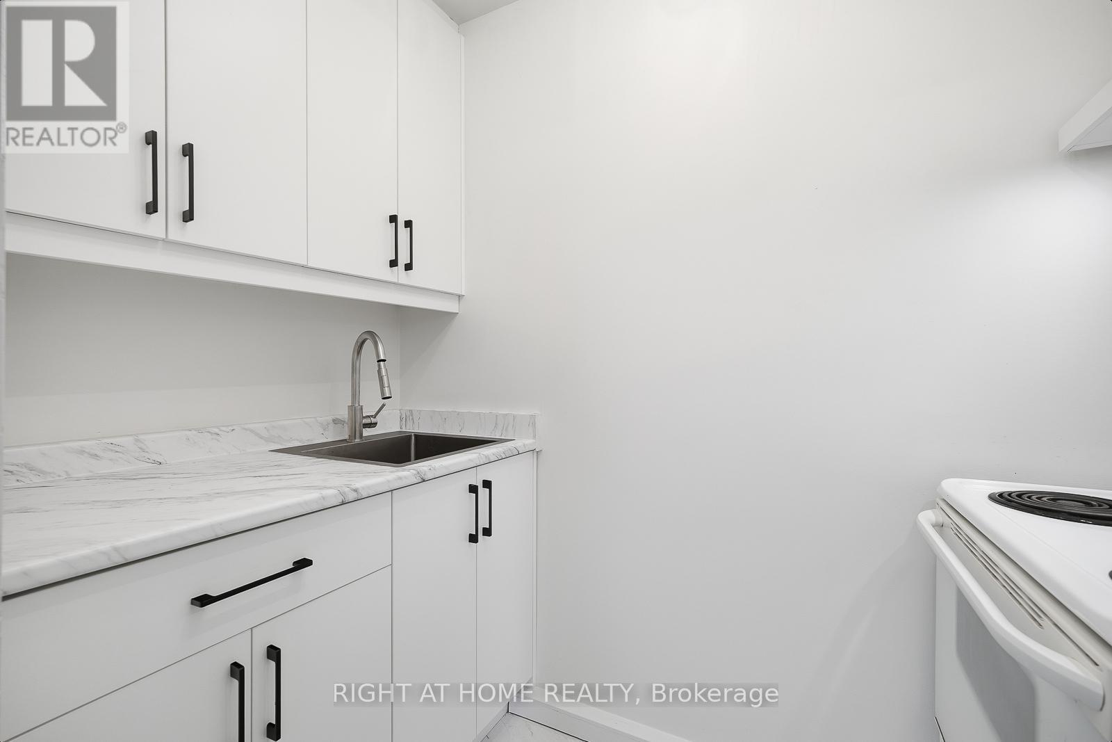 216 Fleetwood Crescent Property Photo 33