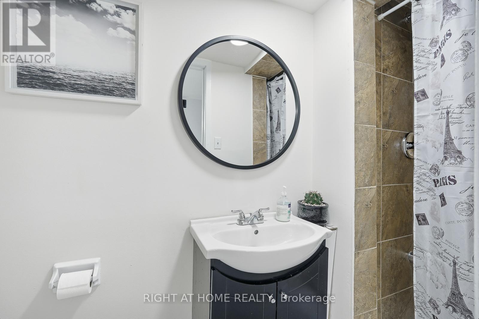 216 Fleetwood Crescent Property Photo 34