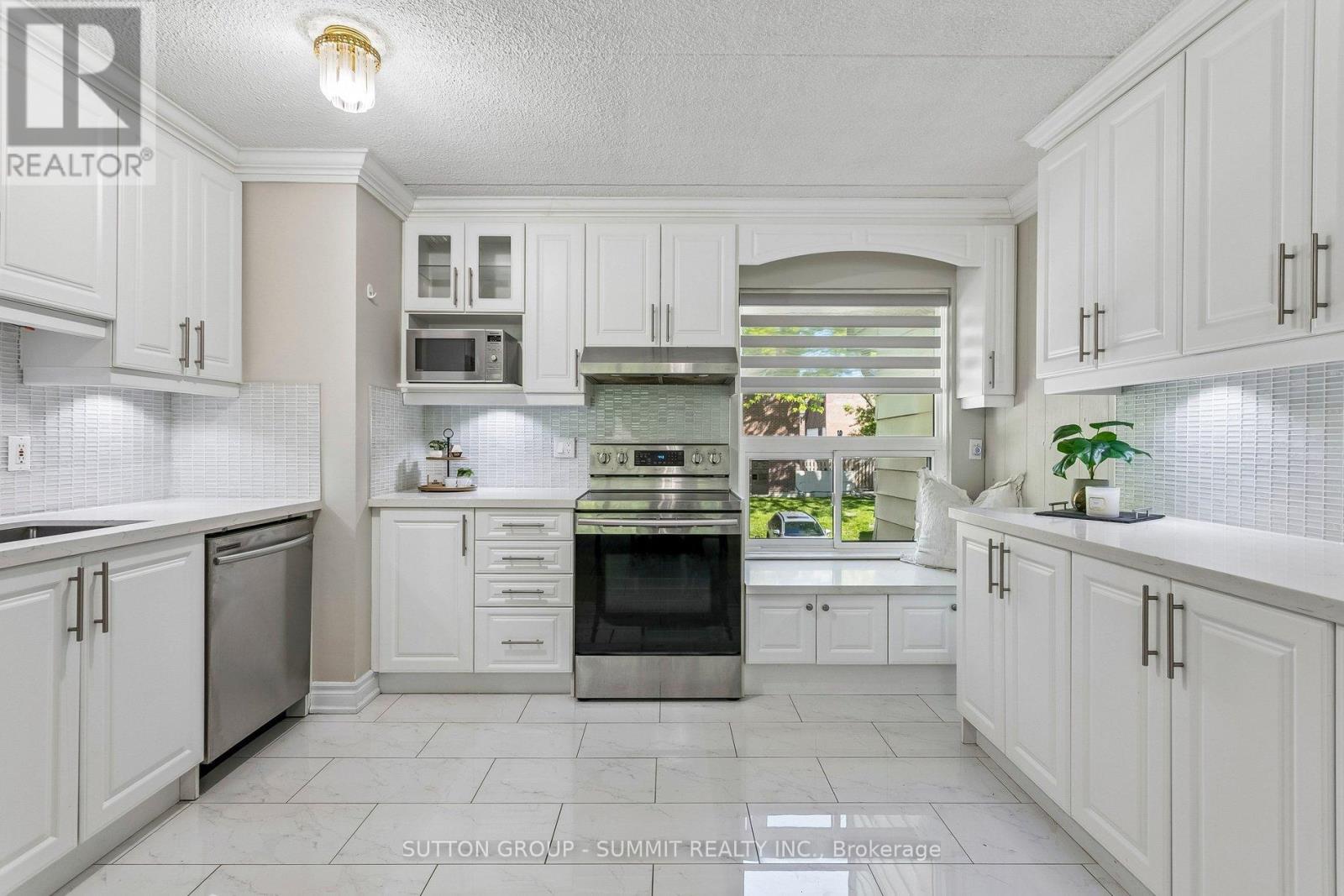 211 - 180 Mississauga Valley Boulevard Property Photo 1