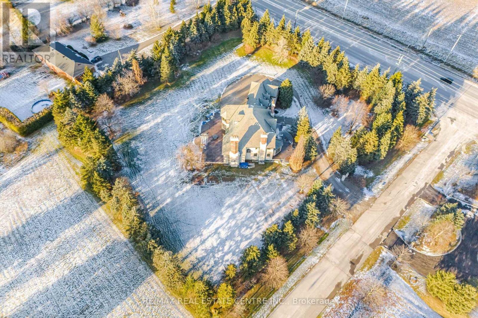 2 EDGEFOREST DRIVE