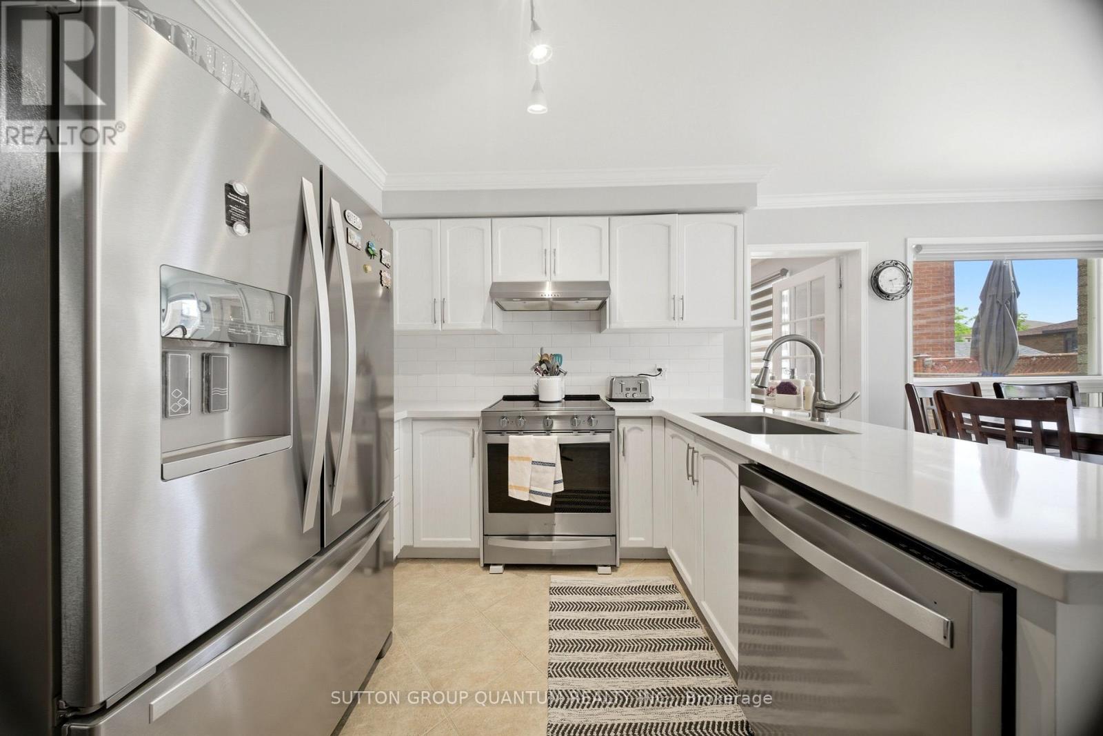 276 Lech Walesa Drive Property Photo 12