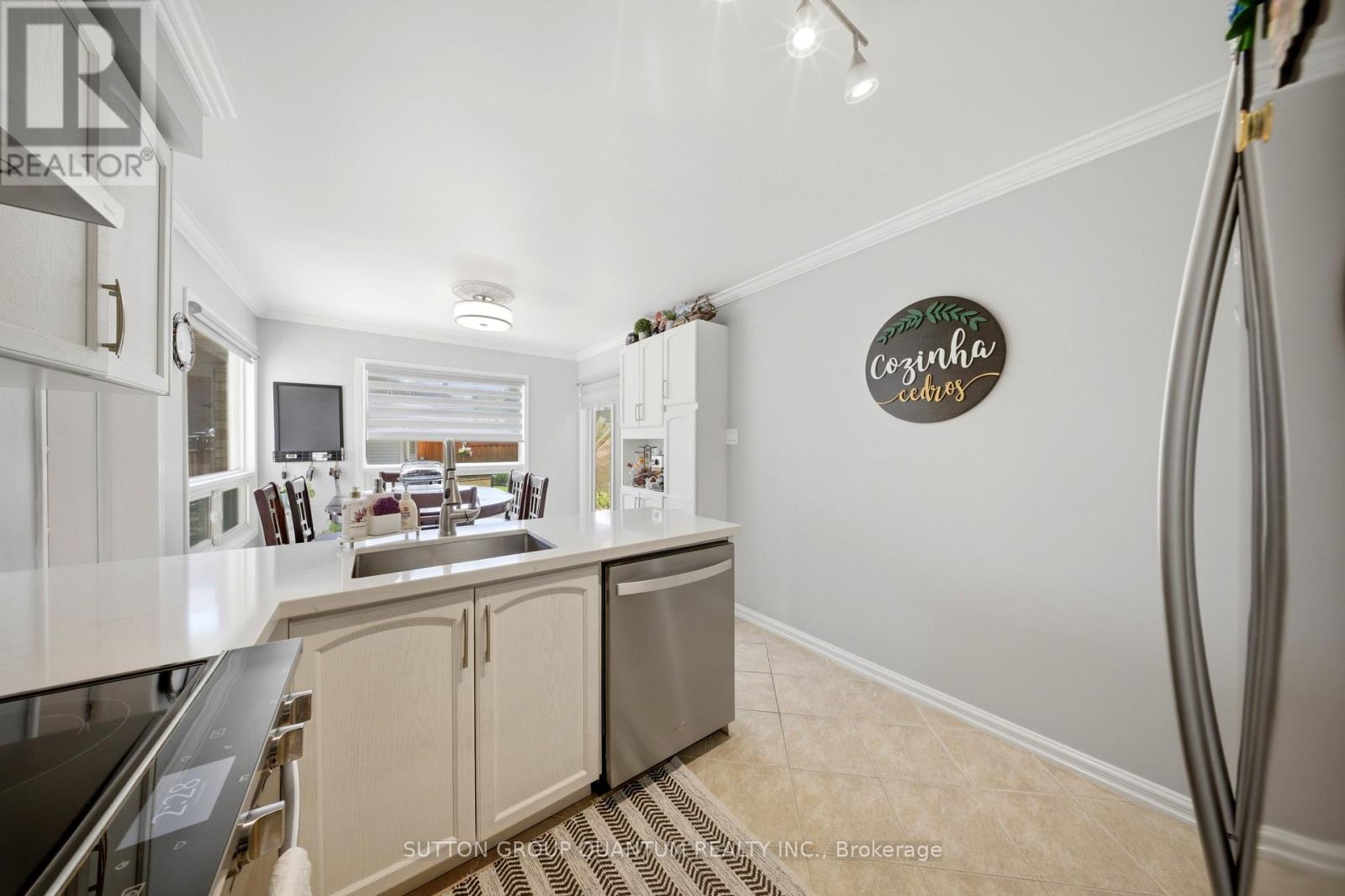 276 Lech Walesa Drive Property Photo 13