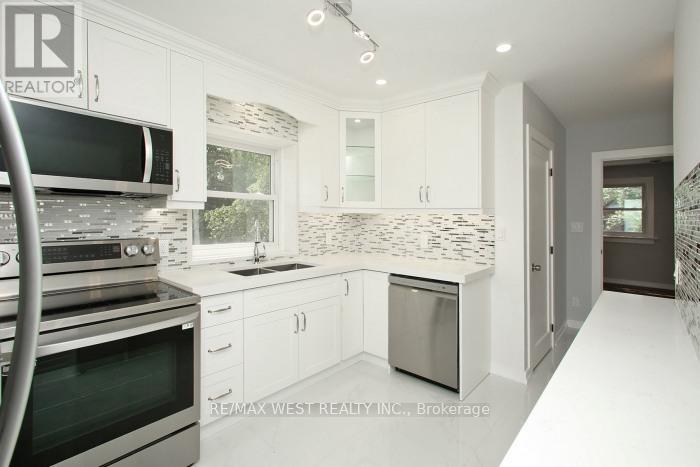 Upper Level - 420 Annette Street Property Photo 6
