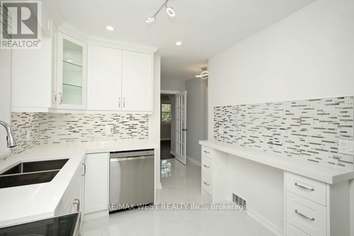 Upper Level - 420 Annette Street Property Photo 9