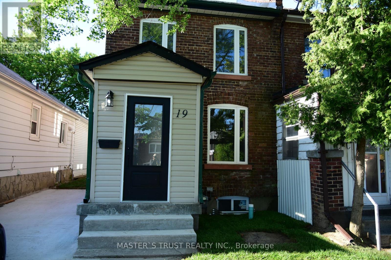 19 EMMETT AVENUE