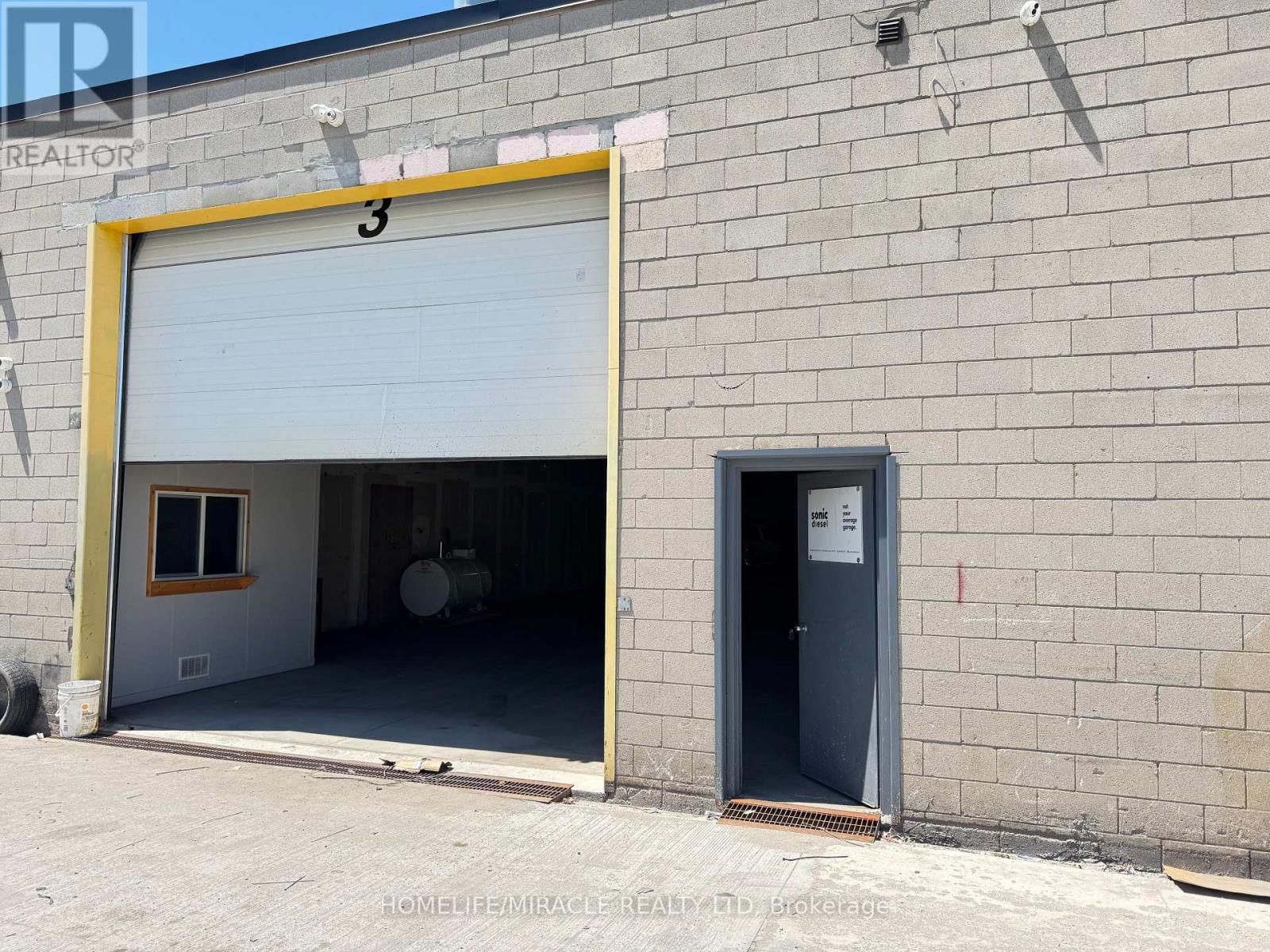 1700 Sismet Road Property Photo 2