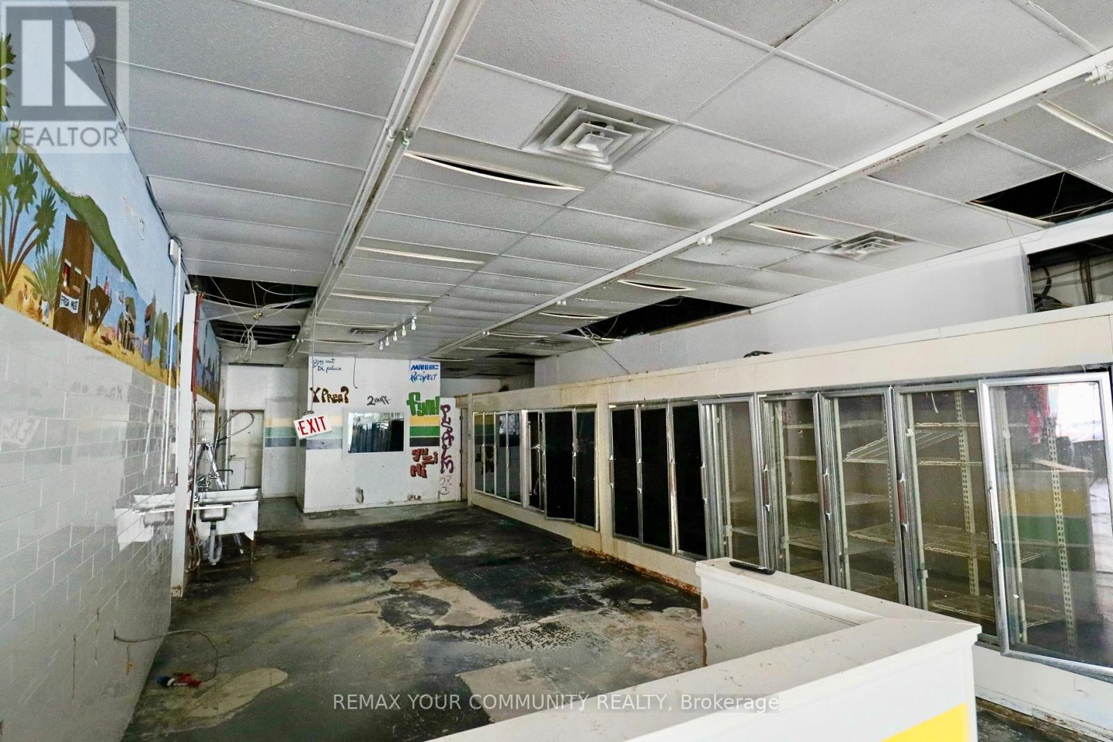 1370 Weston Road Property Photo 7