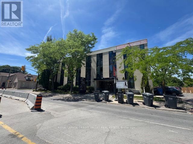 201 - 118 QUEEN STREET W Property Photo 1