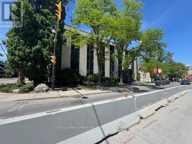 201 - 118 Queen Street W Property Photo 2