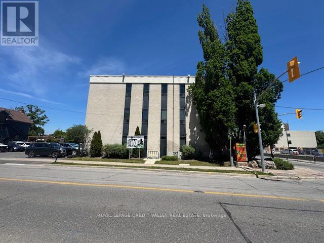 201 - 118 Queen Street W Property Photo 3