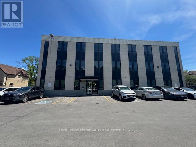 201 - 118 Queen Street W Property Photo 6