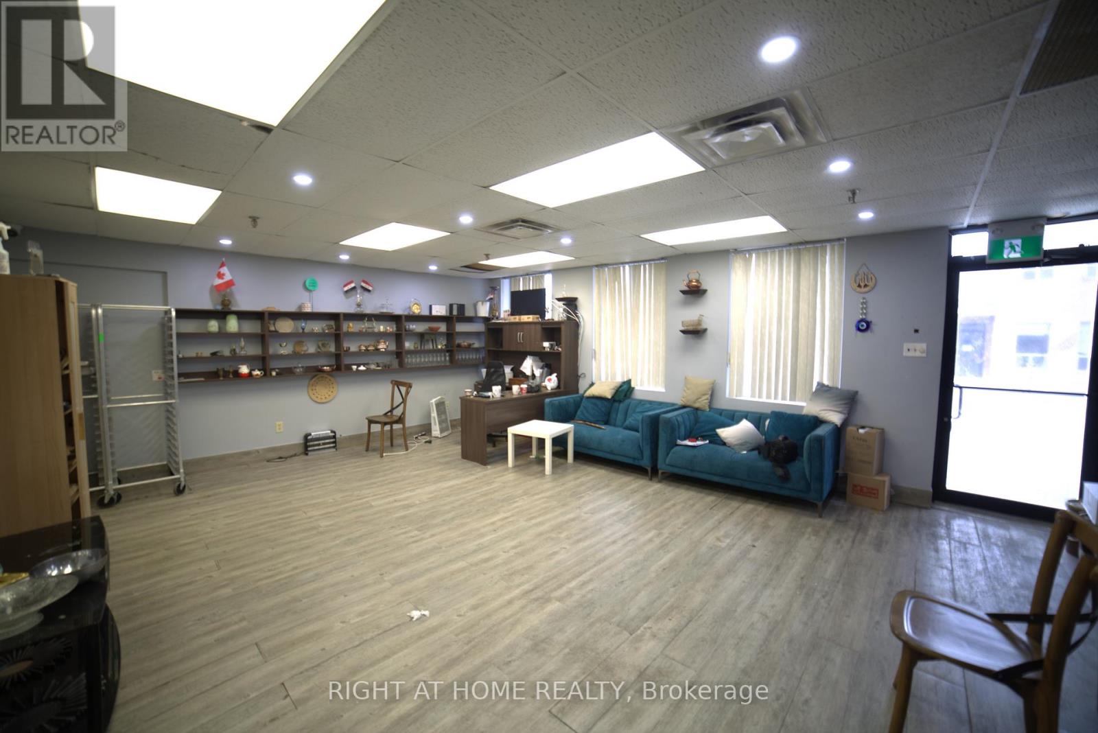 112 - 2465 Cawthra Road Property Photo 3