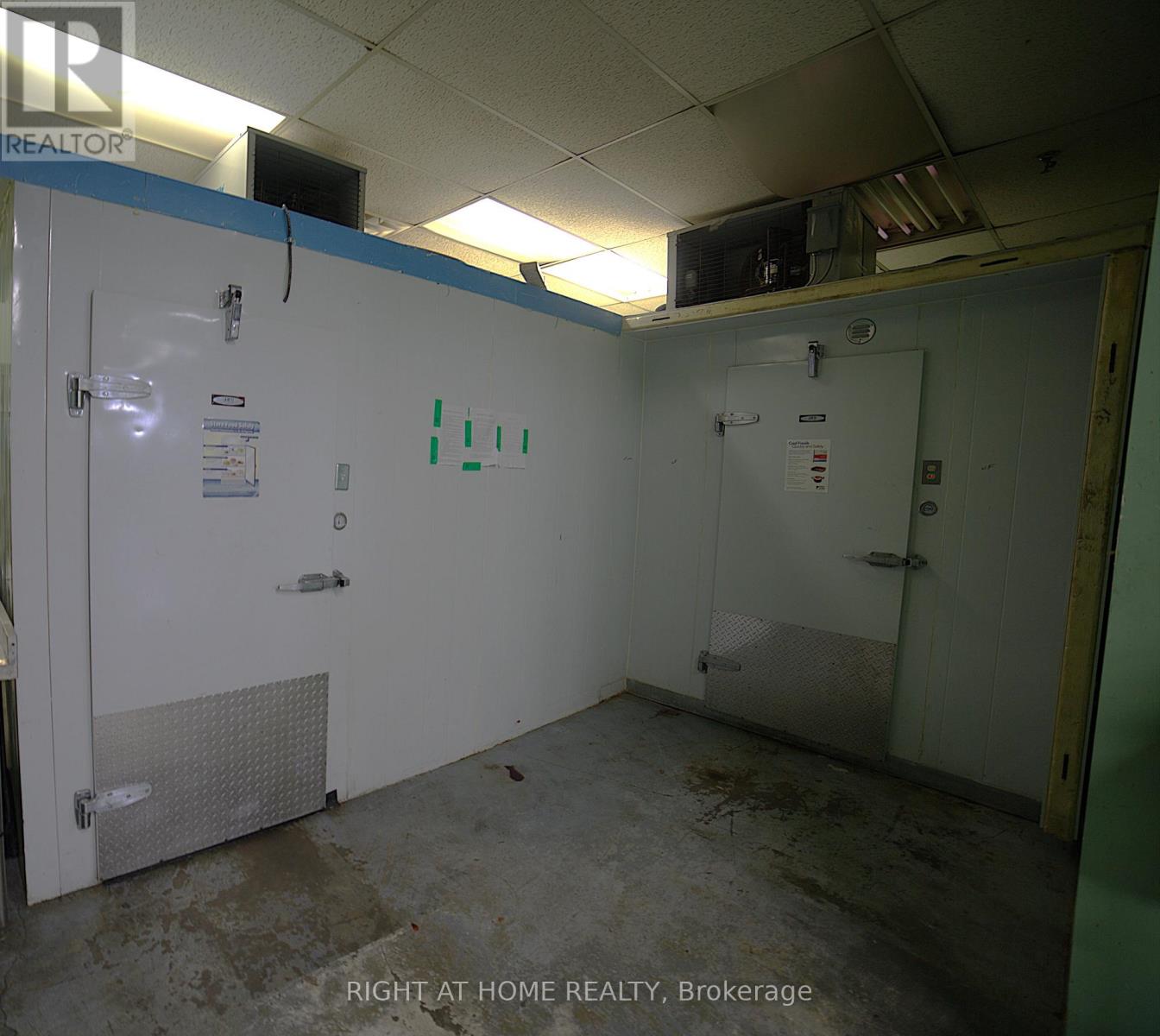 112 - 2465 Cawthra Road Property Photo 5