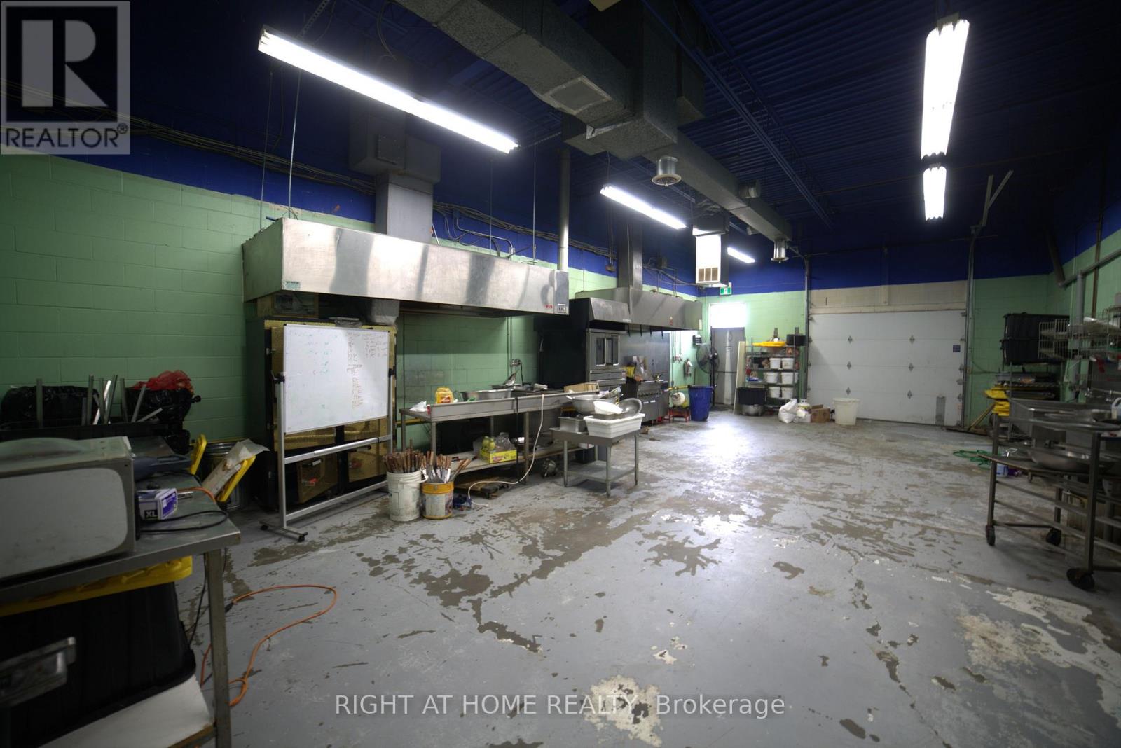 112 - 2465 Cawthra Road Property Photo 6