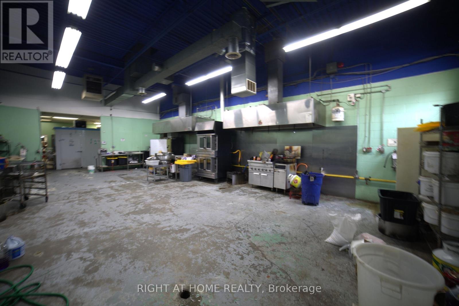 112 - 2465 Cawthra Road Property Photo 8