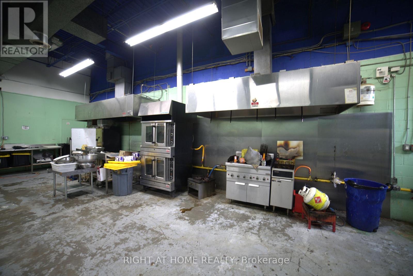 112 - 2465 Cawthra Road Property Photo 10