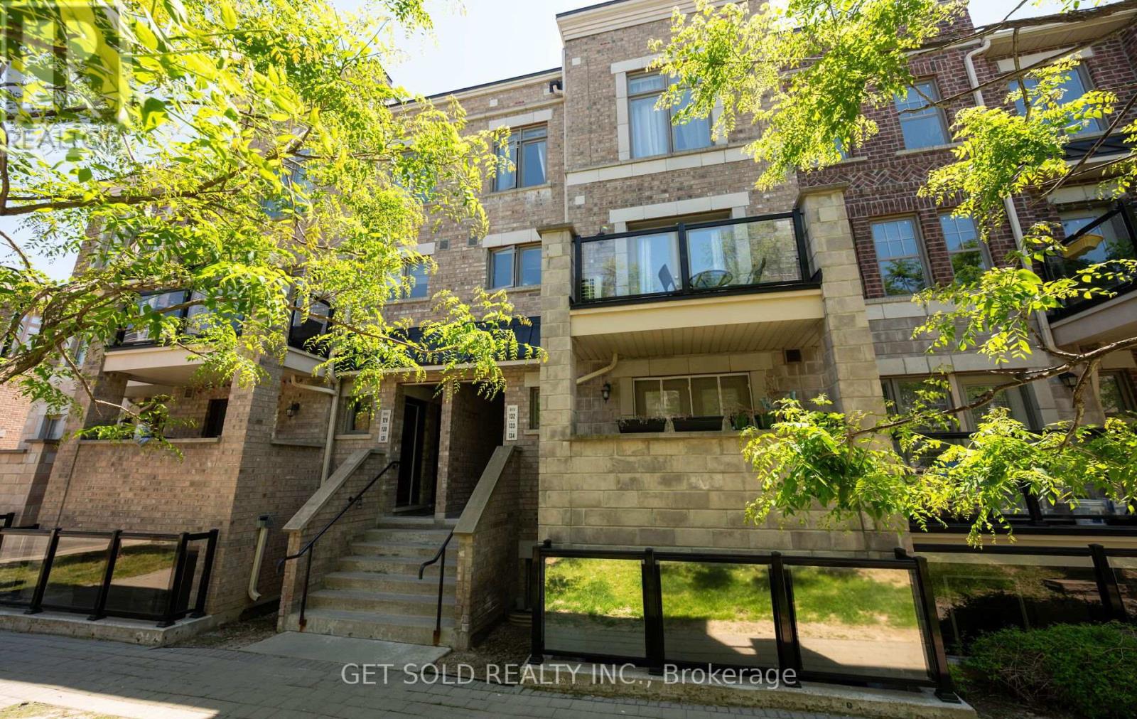 132 - 80 Parrotta Drive Property Photo 1