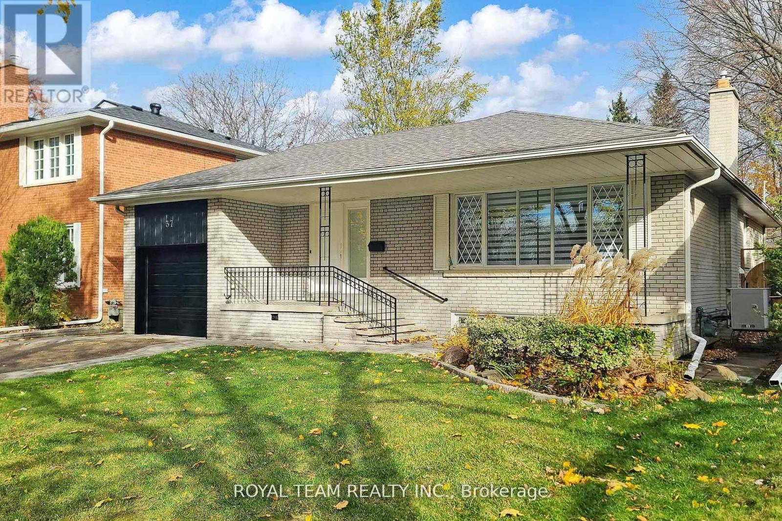 37 Markland Drive Property Photo 2