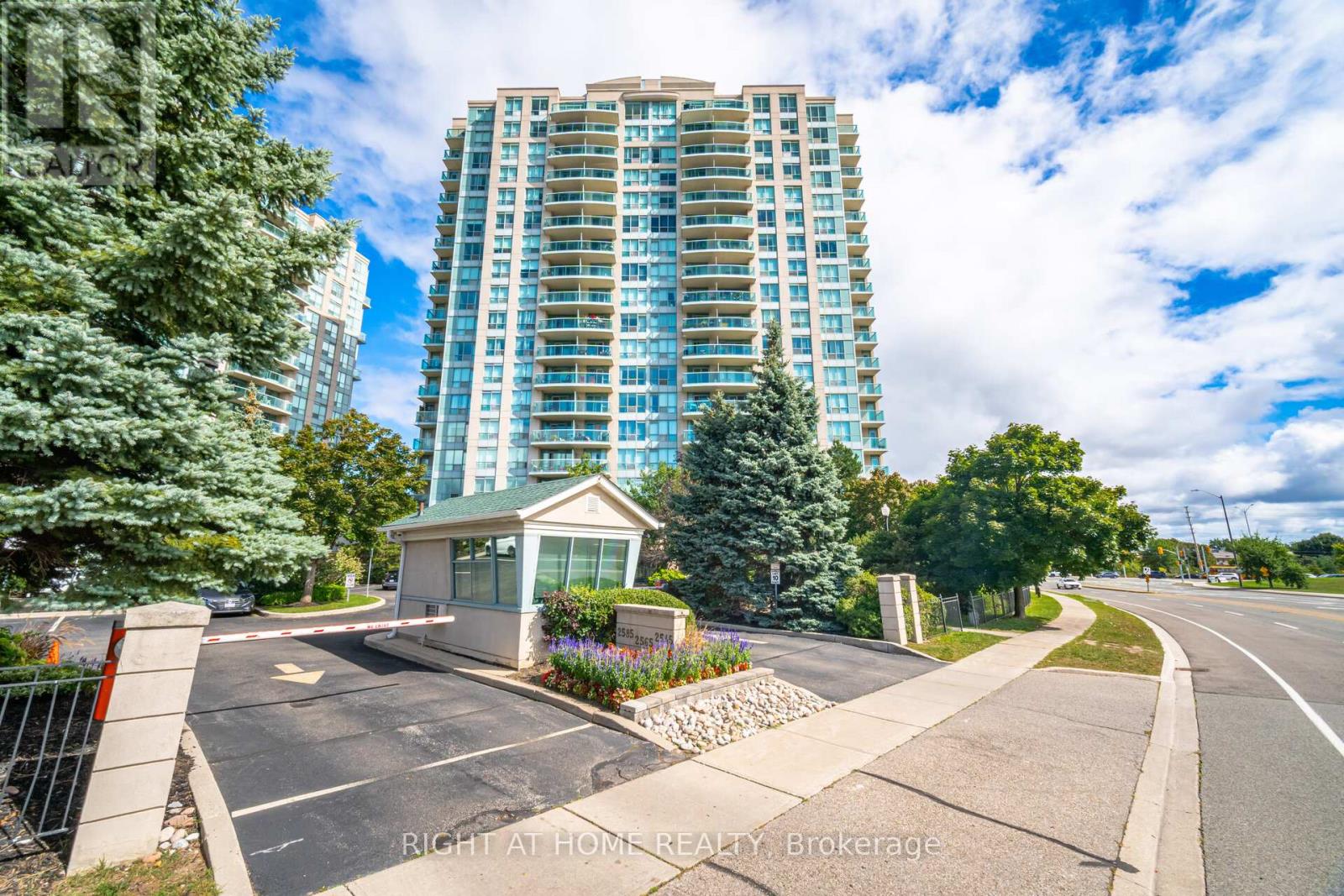 1211 - 2545 ERIN CENTRE BOULEVARD Property Photo 1