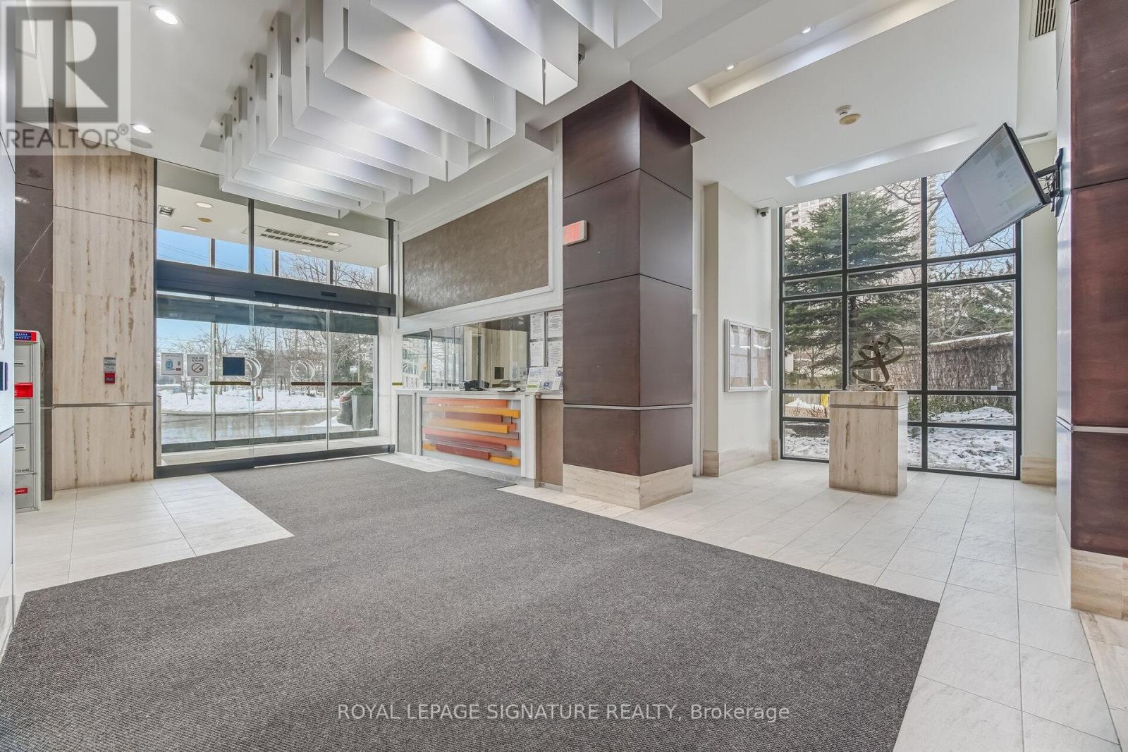 1402 - 330 Burnhamthorpe Road W Property Photo 2