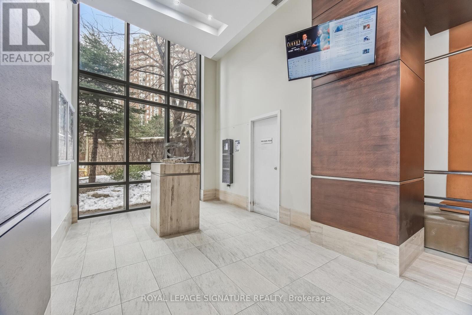 1402 - 330 Burnhamthorpe Road W Property Photo 5