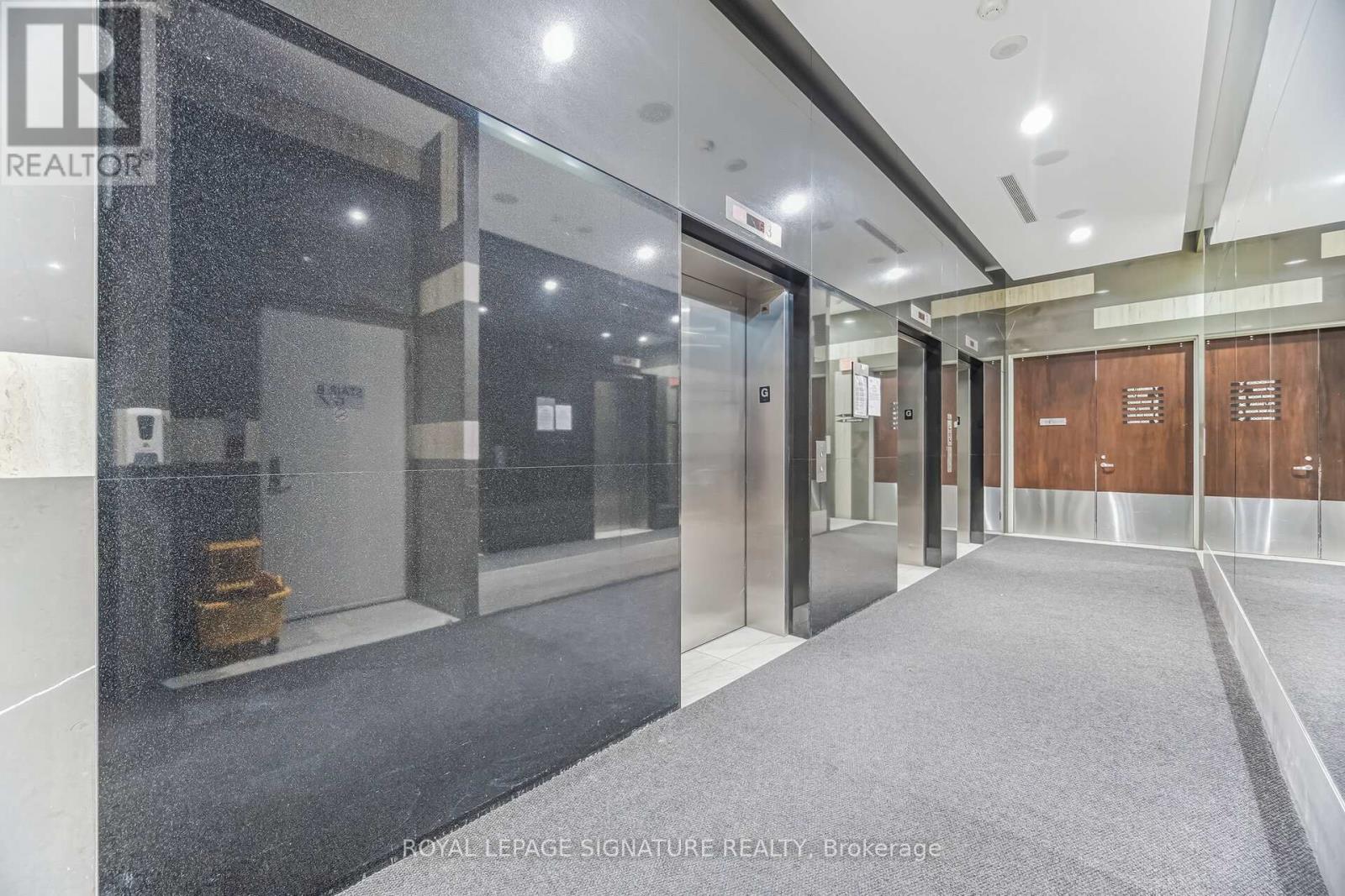 1402 - 330 Burnhamthorpe Road W Property Photo 7