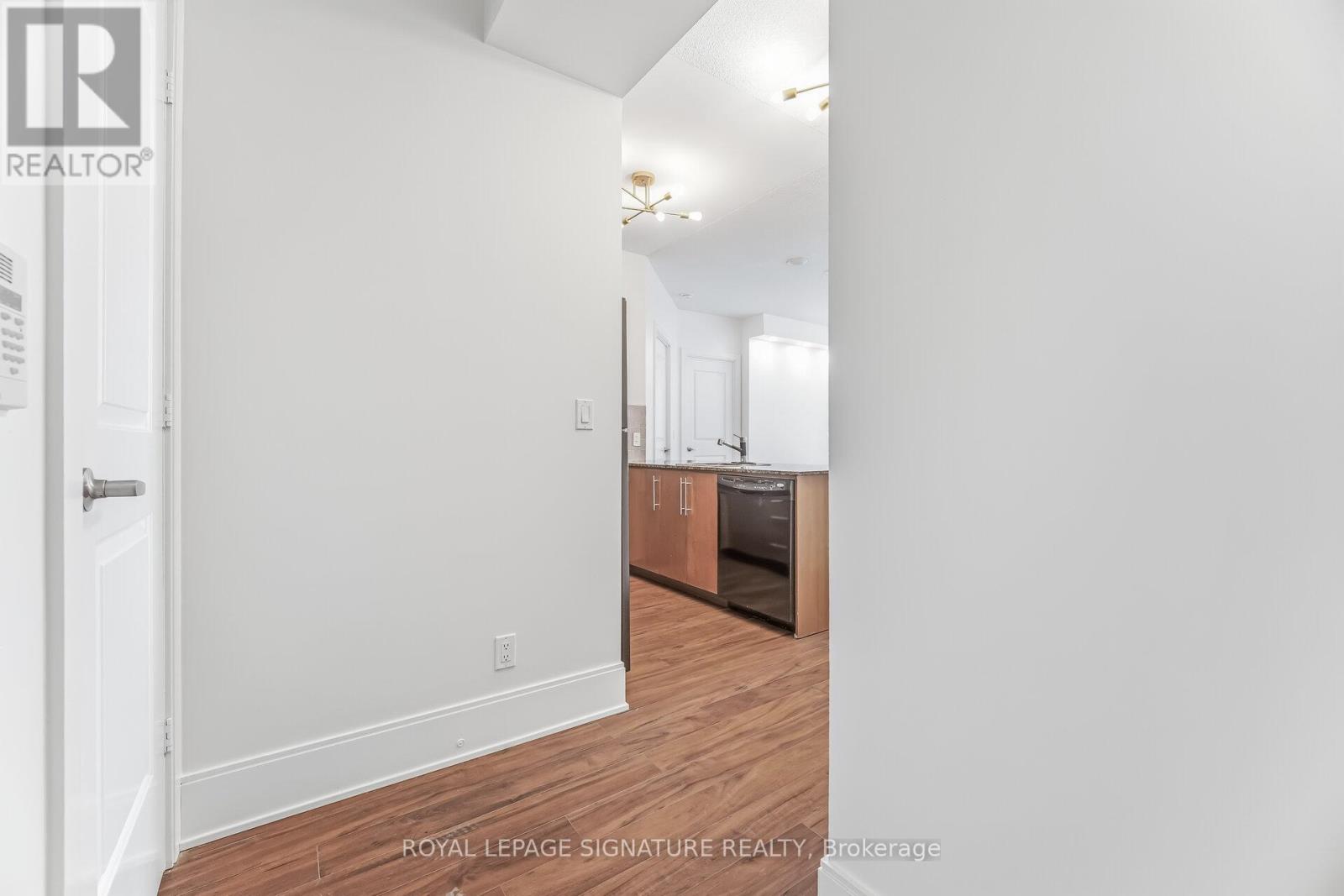 1402 - 330 Burnhamthorpe Road W Property Photo 10