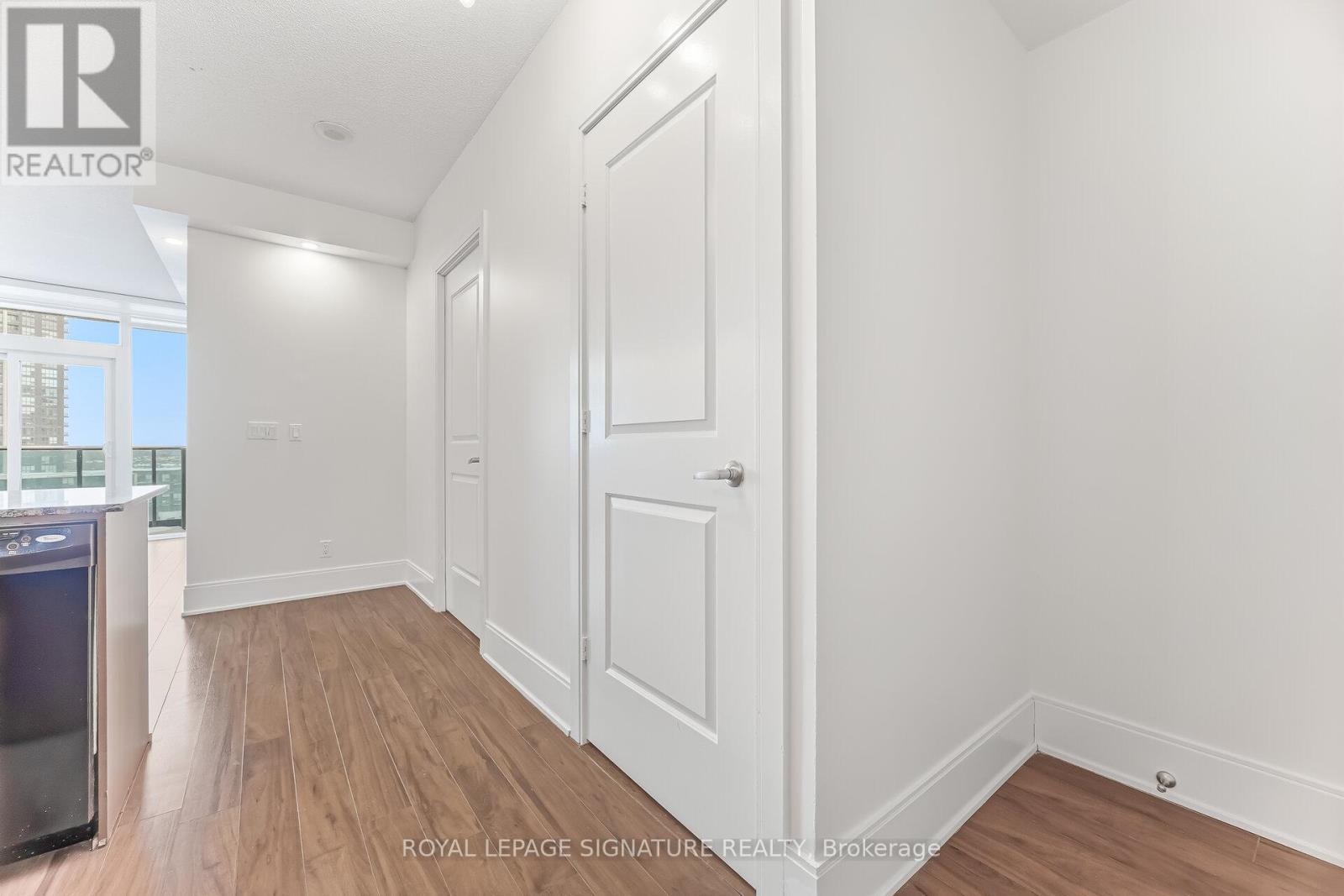 1402 - 330 Burnhamthorpe Road W Property Photo 11