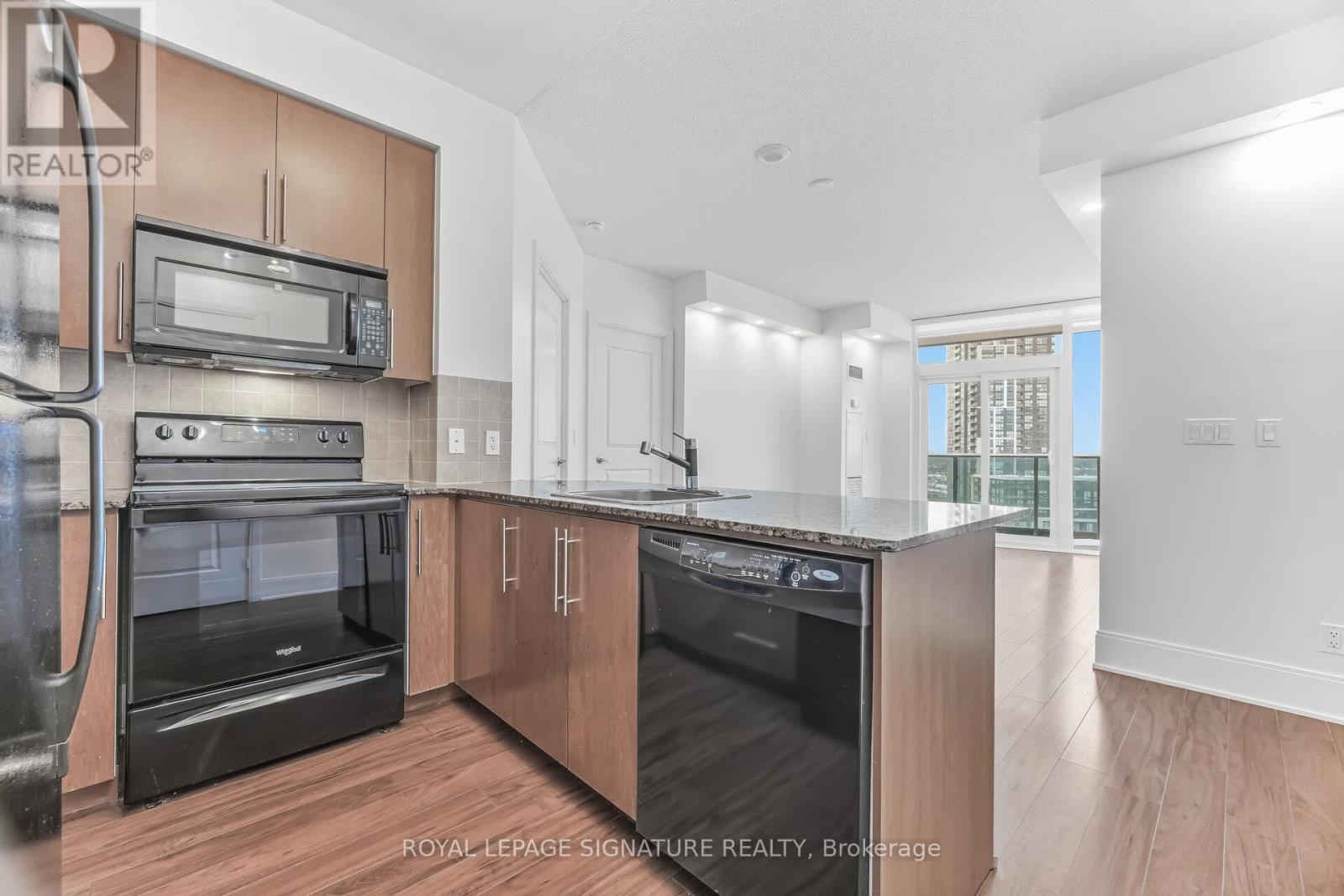 1402 - 330 Burnhamthorpe Road W Property Photo 16
