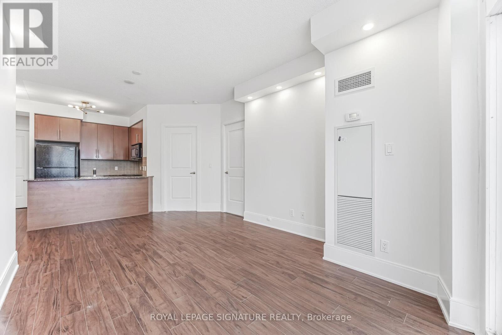 1402 - 330 Burnhamthorpe Road W Property Photo 18