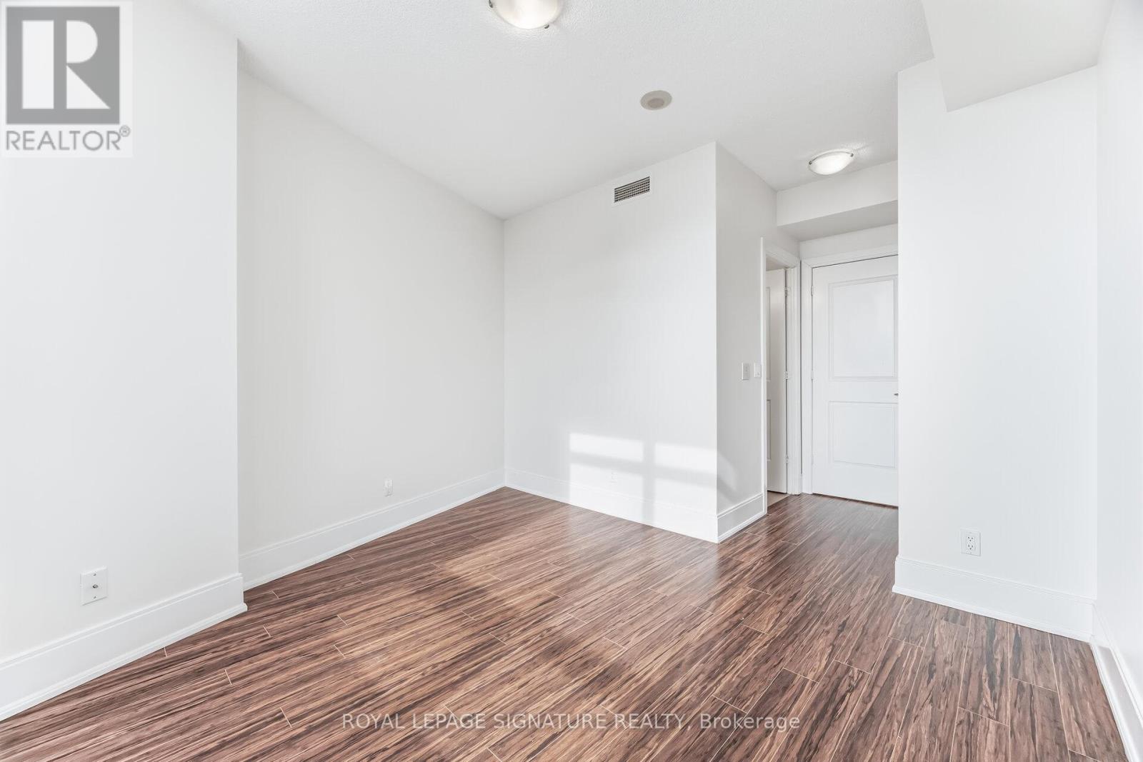 1402 - 330 Burnhamthorpe Road W Property Photo 25