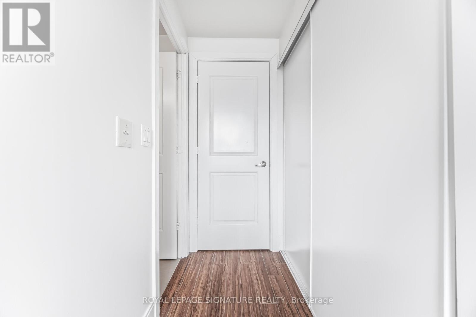 1402 - 330 Burnhamthorpe Road W Property Photo 26